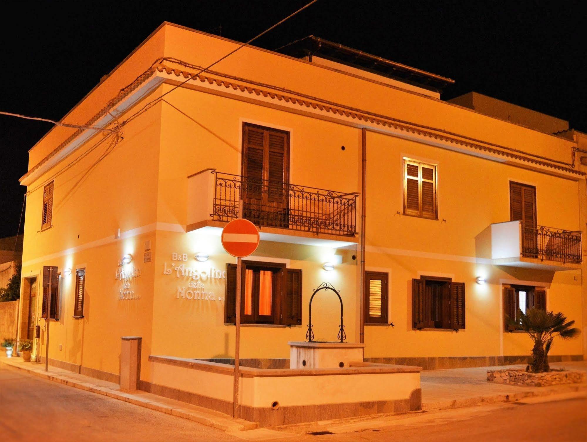 B&B L'Angolino Della Nonna 卡斯泰卢佐 外观 照片